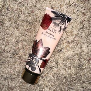 Victoria’s Secret blushing berry magnolia lotion limited edition rare discontinu